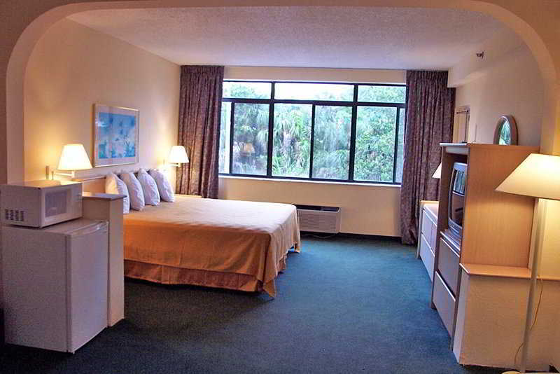Quality Inn And Suites Golf Resort Naples Room photo